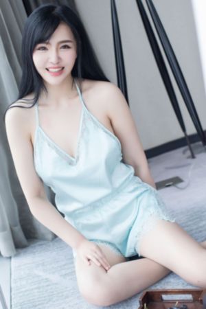 韩国三集片_十万网红美女美酱